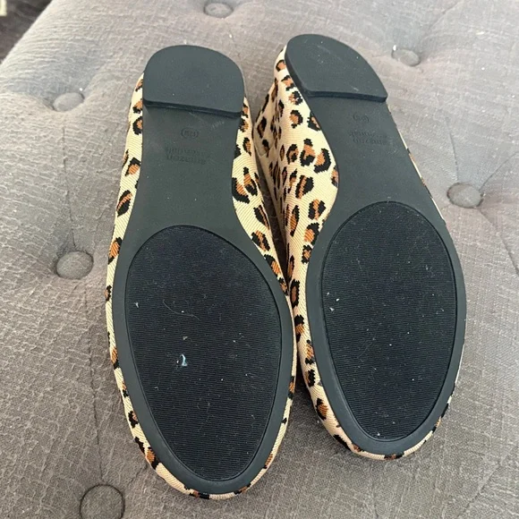 Amazon Essentials Women's Tan Leopard Flats - Picture 4 of 4